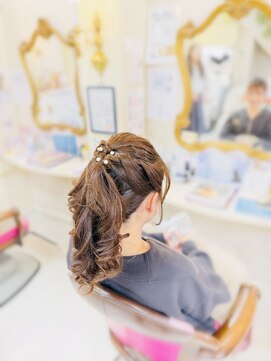 美容室 ティンカーベル ポニーテール
