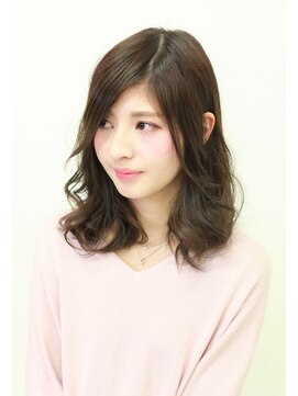 ヘアアンドメイク ドーリー(Hair&Make Dolly) ローレイヤーカールスタイル