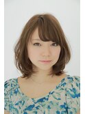 ピュアな毛束の揺れ感とツヤやかな質感で大人可愛く