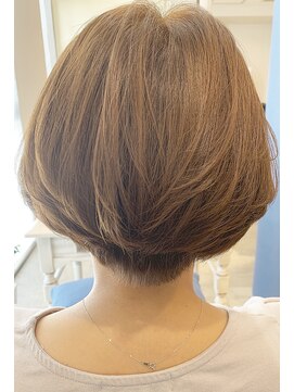 アンビエンテ(ambiente) ショートボブ  イルミナカラー　ベージュ