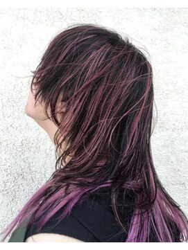 フロクシノーシナイヒリパイリフィケーション(Floccinaucinihilipilification) ピンクライトとウルフヘア