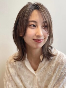 イコル(ikoru) 外はねミディ/透明感グレージュカラー/30代/代官山/恵比寿/中目