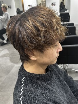 ヒュイル バイ ニアウ(Hwyl by Niau) メンズマッシュウルフパーマ波巻パーマスパイラルパーマ刈り上げ