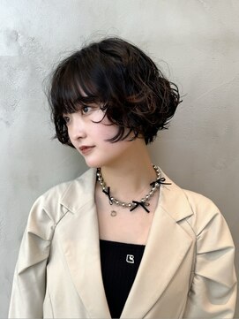ショート ボブ ウェーブ パーマ 個性的 ボブ 大人 プードル