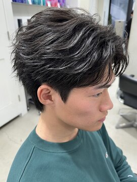 フィフス 天神大名(fifth) 渋谷メンズパーマフェザーパーマセンターパートガイルヘアゆるめ