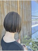 パツっとボブ×オリーブカラー