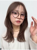 顔まわりレイヤーで叶える、大人の垢抜けミディアム