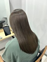 カミエ(kamie) ベージュロングは上品さが引き立つ、大人っぽい髪色