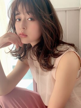 ネオリーブ クーロ(Neolive curro) ひし形シルエット＊モテレイヤー顔まわりウルフ