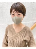 前髪薄めのタイトなショート。