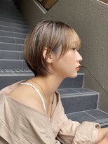 イヴォークトーキョーオーサカ(EVOKE TOKYO osaka)&nbsp;マッシュショート 耳かけ 横顔美人 似合わせ 丸み ベージュ