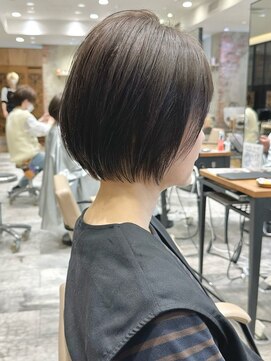 アフロート ルヴア(AFLOAT RUVUA) みねスタイル♪ 似合わせ ショート ボブ 30代 40代 小顔 新宿