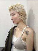 ホワイトブロンド×切りっぱなしボブ×ミニボブ