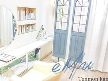 白を基調とした可愛らしい店内＊ふっと肩の力がぬけるようなリラックスできるひとときを。