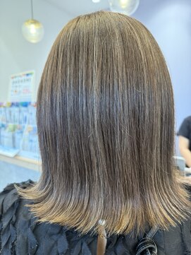 ホワイトレーベルグラ(White Label gra) ハイライトくびれミディアム