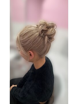 ホワイト 栄駅店(White) アップヘア