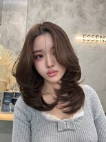 エッセンザ 梅田(ESSENZA) レイヤーカット 海外レイヤー ミディアムレイヤー