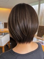 トップヘアー ミカワアンジョウ 安城(TOPHAIR MIKAWA ANJO)&nbsp;安城丸みショートボブ白髪ぼかしチョコレートブラウン40代50代