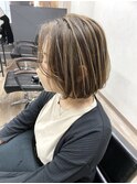 コントラストハイライト(ケアブリーチ)×グレージュ×ボブ