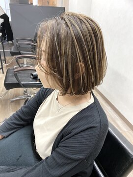 ヴィフ 大船(VIF) コントラストハイライト(ケアブリーチ)×グレージュ×ボブ