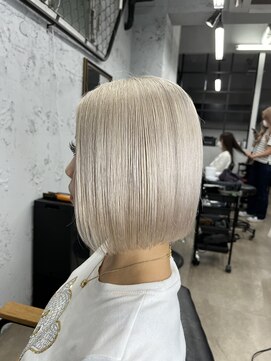 ワン(ONE) ホワイト