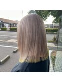 ミルクティーベージュエンドカラーブリーチ切りっぱなしボブ