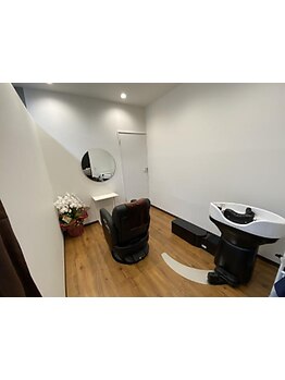 通いやすい価格帯で気軽に利用できるヘッドスパ☆女性スタッフが対応します！カット＋炭酸スパ4,500円◎