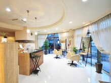 明かりの差し込む空間◎マンツーマンなので会話も楽しめます◎