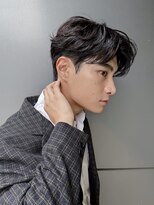 トルネード(TORNADO) メンズショートヘアフェザーパーマセンターパート暗髪K20260110