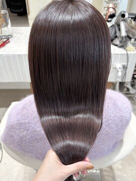 エンス 銀座(Ence) ブリーチなし/スモーキーカラー/髪質改善/グレーブラウン/前髪