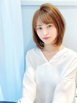 アイビー(Ivy)&nbsp;トップにボリュームを出したミディアムスタイル