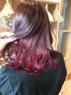 ホワイト(WHITE HAIR@NICOLA) レッド系インナーカラー