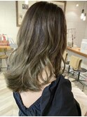(akiko)グレージュ×ゆる巻きロング
