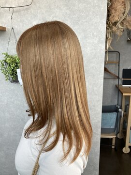 メルシー(merci) 透明感のあるベージュ系カラー