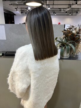 メリー オオサカ(Merly Osaka) 暗めが好きな方におすすめ！中明度バレイヤージュ_dark ash_