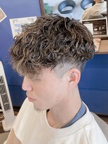 レイリー(RAYLEIGH)&nbsp;スペインカール/フェード/スパイラルパーマ/波巻き/ハイライト