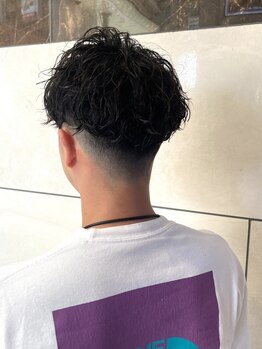 忙しい毎日でも、簡単に決まるスタイルを手に入れよう。GROOMが提供する理想のメンズスタイル！