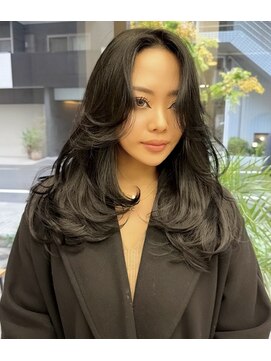 ヌエン 渋谷(NU/EN) 海外ガールレイヤーカット/バタフライカット/ハッシュカット