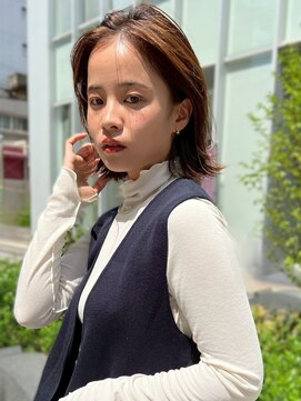 オーシャン(Ocean) ベージュカラー 切りっぱなしボブ 外ハネ 透明感カラー 艶髪