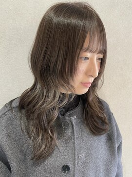 ベージュ×ハイレイヤー