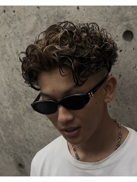 イーラ アメ村店(era) サーフバック　ツイストスパイラル眉カットメンズパーマ