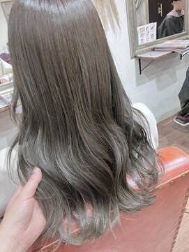 ヘアメイク アンフィ(amphi) 透明感たっぷり暗髪グレージュ..~**.