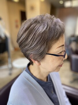 ヘアメイク トルテュ(HAIR MAKE TORTUE) 脱白髪アッシュグレー+ショートレイヤー