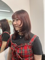 アオ(AO。)&nbsp;レイヤーカット×チェリーレッドカラーでトレンドヘアに！