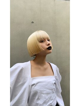 ヴァーディ オモテサンドウ(Vardy omotesando) ブロンドボブ