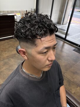 ホーミーズ カットクラブ(HOMIES CUTCLUB) ミドルスキンフェードバックパーマ