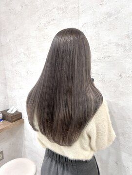 イル(iLu.) ダークグレージュ/カット/カラー/ブリーチ/トリートメント