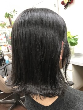 ハグ(Hug) [Hug][鹿沼]地毛の黒髪×切りっぱなしボブ