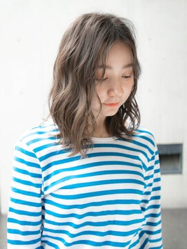 ルティア(Lutia) グレージュカラー 大人かわいい センターパート☆