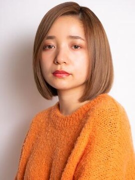 ミーティア バイ クアトロ(Meteor By QUATRO) 重めスタイルの大人かわいいサラツヤストレートボブ